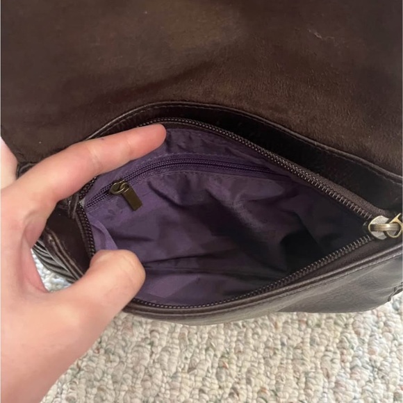 Matt & Nat crossbody purse. Brown. Magnet & zipper close. Vegan - Picture 5 of 8